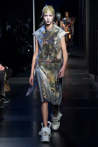 Look 19